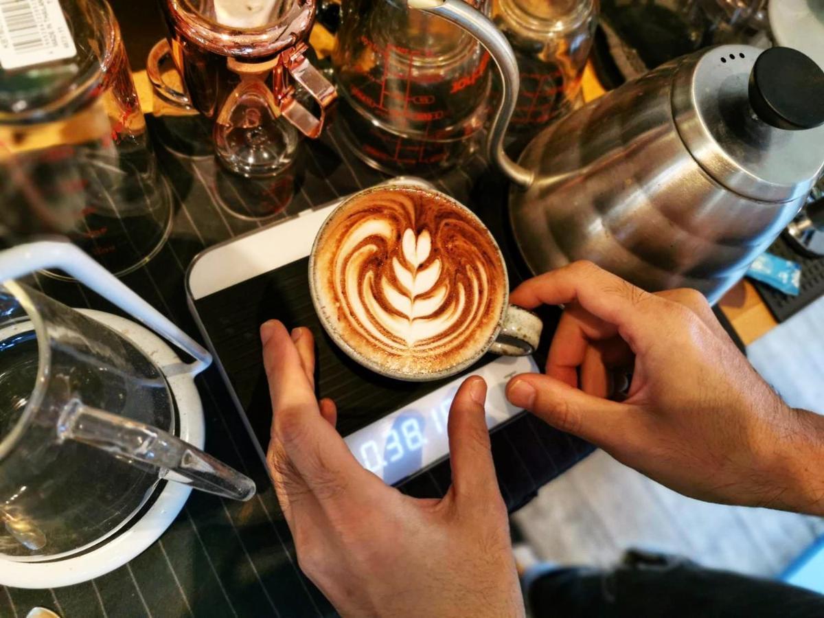 26 Bed And Coffee Aparthotel Bangsaen Exteriör bild
